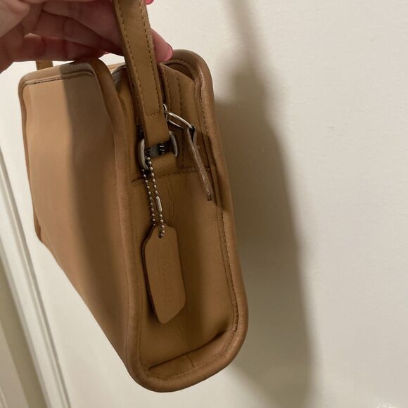 Vintage 90s Coach Sutton Bag 9814 Tan Light Brown Leather Shoulder Crossbody - Picture 4 of 15